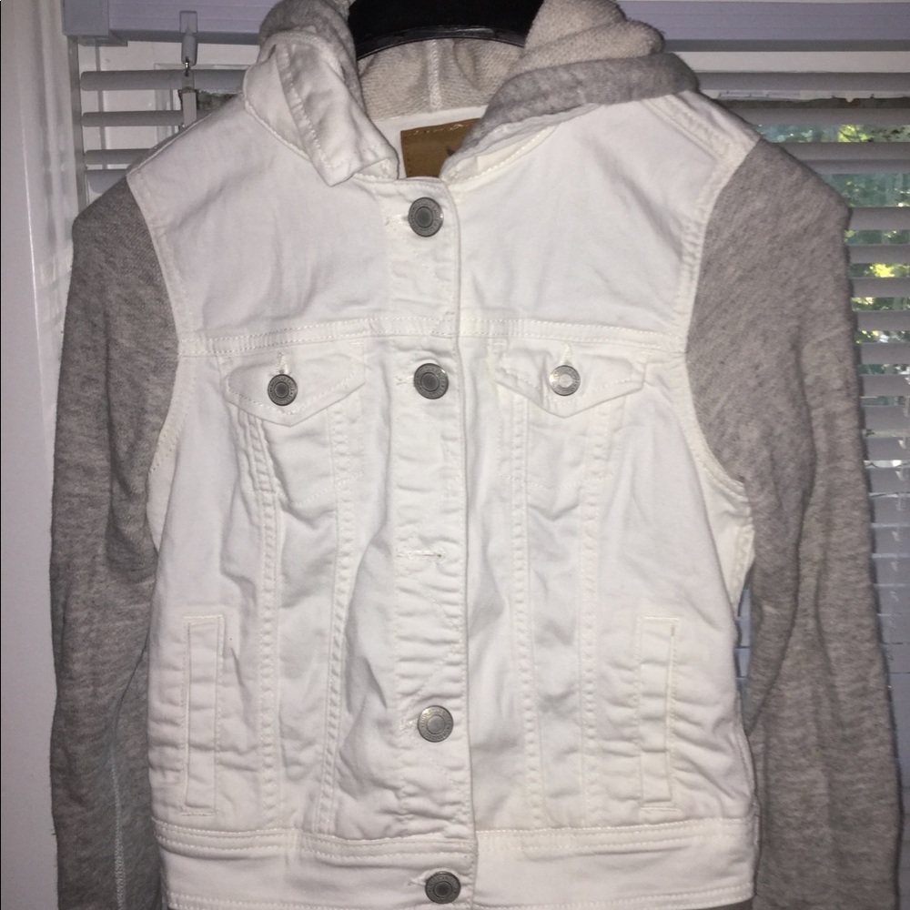 💛 White Jean Jacket AEO